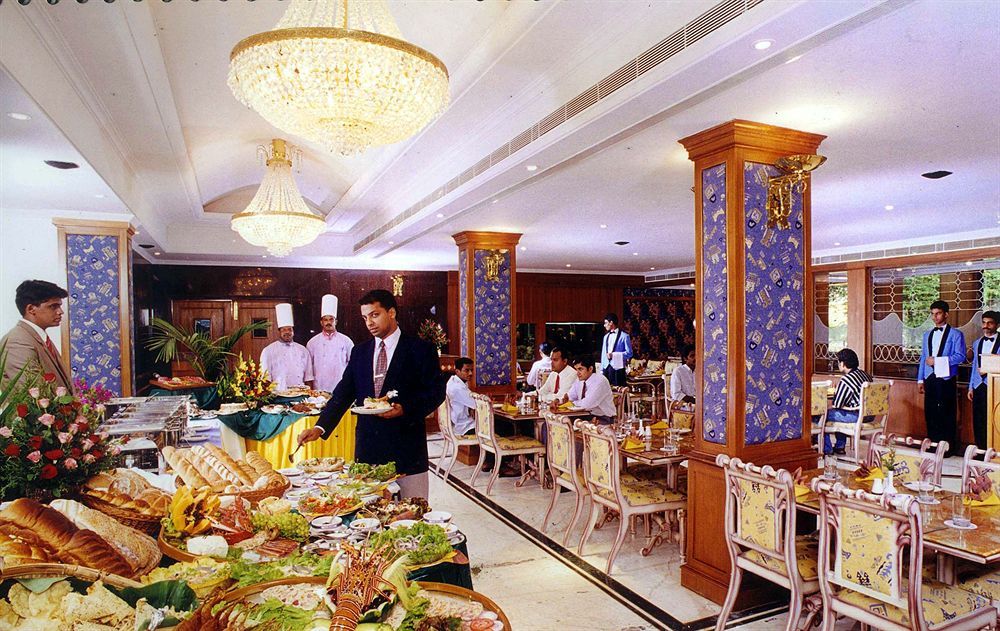 科钦雷奈酒店 Kochi 外观 照片